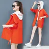Trenchcoats för kvinnor Mode Solskyddsmedel Vindjacka med luva Mid-Long2023 Koreansk broderad sommarkappa Rosa Ultratunn vintage