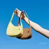 Cross Body Womens Totes Evening Clutch Bags blanc Designer Underarm hommes sac à main pochette en cuir demi-lune voyage