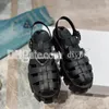 Moda damska sandały z gumy piankowej projektant letnich butów Monolith sandały na podwyższeniu metalowe trójkątne Logo sandały Retro obuwie plażowe górne 5.5cm sandały 35-40