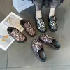 Summer Women Slippers E17C6 RIVETS RIVETS PUNK ROCK MULES CRÉATIVE METALS CONCUTERS POURCE CAS CASS