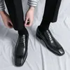 Vestido de hombre Vintage Oxfords zapatos de cuero con cordones de lujo Brogue diseñador moda Retro hecho a mano boda zapatos sociales para hombre