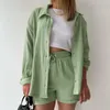 女性のジャージ夏のツーピースセット薄いコットンリネンシャツとショーツホームスーツ女性のためのソフトベーシックブラウスビーチウェア衣装