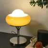 Lampy stołowe Nordic Egg Tart Lampa Retro Metalowa podstawa Nocna Szkło Żelazo Art Salon Przedpokój Dekoracyjne Ciepłe