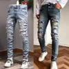 Calças jeans masculinas skinny fit com painel e elástico em azul 295C