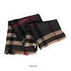 Sciarpe invernali Fashion Bur al dettaglio in vendita 9 Sciarpa scozzese a righe in lana da donna nuova 39681221 Z8O5