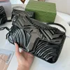 Bolsa Clutch de Couro envernizado Cadeia Bolsas Transversais com Aba Quadrada Bolsas de Ombro Femininas com Cadeia Preta Letra Moda Bolsa Hasp Bolso para Celular Clássico Carteiras de Linha