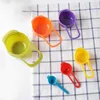 Outils de mesure Tasse à mesurer Farine en plastique colorée Cuillère à mesurer Échelle Cuillère à mesurer Ensemble Accessoires de cuisson Outils de cuisine R230704