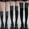 Calzini da donna Calze lunghe in cotone Nero Grigio Splicing Caldo Coscia alta Ladies Girls Street Fashion Young Casual Knee Sock