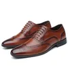 Europe hommes Oxford chaussures en cuir formel bout pointu robe d'affaires Brogue appartements hommes chaussures de mariage grande taille