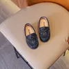 Trampki w stylu angielskim dziecięce buciki typu bean slipon chłopięce skórzane buty wiosenno-jesienne chłopięce buty dla dzieci 230705