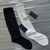 Kadınlar SOCKS Pamuk İçi Boş Orta Tüp Kadın Çorapları Örme Üçgen Lable Dekorasyon Moda Tasarım Buzağı