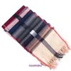 Top Original Bur Home Vintersjalar onlinebutik Medellängd imiterad kashmirrutig halsduk med en texturerad sjal och längtar efter värme på höstvintern