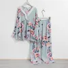 Женские брюки плюс размер 7xl 150 кг весенняя пижама, подходящая для женской цветочной пижамы с длинными рукавами и брюками дома набор пижамы 230705