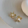 Orecchini pendenti Minar Esagerato Lega color oro Petalo di fiore Grande orecchino per le donne Ciondolo di perle finte Goccia Gioielli per feste di nozze