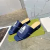 Sandales en cuir de pantoufle de pantoufle Designer plage de voyage de voyage coulire plats glissades de ganters bleu noir sandale de mode avec taille de boîte 35-42 20022 S
