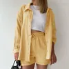 女性のジャージ夏のツーピースセット薄いコットンリネンシャツとショーツホームスーツ女性のためのソフトベーシックブラウスビーチウェア衣装