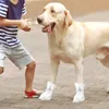 Vêtements pour chiens 4pcs chaussures couvre chaussures en tissu jetables pour animaux de compagnie en plein air avec sangle réglable