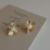 Orecchini pendenti Minar Esagerato Lega color oro Petalo di fiore Grande orecchino per le donne Ciondolo di perle finte Goccia Gioielli per feste di nozze