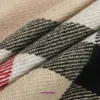 工場デザイナーオリジナルバーホーム冬のスカーフオンラインストア英国チェック柄ショールコントラストスカーフユニセックスネックカップル暖かいタッセルクラシック