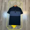 2023 Grosses en gros de chemises pour hommes Designer à manches courtes Casual Retro Brand Tops Classic Pocket broderie Half Zipper Pull Arm Badge Inversed Triangle Design