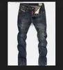 Męskie jeansy projektant mody męskie porwane jeansy dla motocyklistów skórzane patchworkowe Slim Fit Moto Denim biegaczy dla męskich jeansów w trudnej sytuacji spodnie Z230711