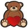 Leuke Cartoon Love Heart Bear Klein formaat Opstrijkbare geborduurde patch - 3x2 4 Inch 2156