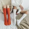 Calcetines de mujer sólido grueso Coral polar medias hombres alta rodilla pierna espesar terciopelo largo Unisex invierno piso casa calcetina