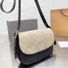 클래식 디자이너 COAC Willow Saddle Crossbody Kleo 핸들 ​​백 어깨 호보 핸드백 평범한 가죽 지갑 지갑 조절 가능한 벨트 겨드랑이 가방 가방 크기 22cm