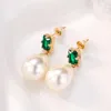 Orecchini a bottone Goccia di perle color oro elegante per le donne Intarsiato di alta qualità Orecchini di cristallo verde quadrato di alta qualità Accessori per regali di gioielli femminili