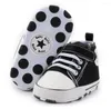 Athletic Shoes 2023 Baby Casual Pojkar Flickor Canvas Sneakers Klassisk justerbar rem Low Top Spjälsäng Anti-halk Spädbarn First Walkers