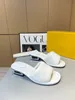 Sandali da donna di design Ciabatte da donna di alta qualità Pelle di vitello di cristallo Scarpe casual trapuntate con coulisse Piattaforma Sneaker estiva 0702