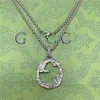 قلادات المعلقات للنساء مصممة للنساء خطاب المجوهرات G Diamond Strawberry Love Pearl Party Necklace Gift