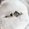 Delicada e significativa moda feminina joias s925 banhado a ouro quadrado sal pimenta diamante cz moissanite anel de noivado anel de promessa