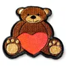 Leuke Cartoon Love Heart Bear Klein formaat Opstrijkbare geborduurde patch - 3x2 4 Inch 2156