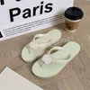 Designer kvinnor sandaler kvinnor svart vit grön flip flops strand enkel mockasin sommarlägenheter skor storlek 36-41