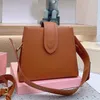 Bolso de caja cuadrada Bolsos cruzados Bolsos de mensajero Bolsos de hombro para axilas Bolso de compras Maletín Bolso de diseñador Monedero Hobo Bolso de mujer Letra de metal Correa extraíble