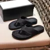 Designer g-sandaler för män med remmar Kvinnorsandaler flip flops Hög kvalitet Snyggt mode Klassiker Tofflor oversize 01