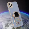 Söt 3D Astronauthållare Stativ Telefonfodral för iPhone 14 13 12 11 Pro Max 7 8 Plus Fodral Design Kameraskydd Stötsäkert Mjukt bakskal