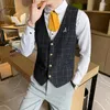 Kamizelki męskie jednorzędowy garnitur w kratę kamizelka dla mężczyzn wesele metalowa broszka Slim Fit kamizelka Homme Business Office kamizelka odzież męska