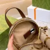 Designer liten ryggsäck för kvinnor på väskor backpack metall blixtlås skolväskebrev bokväskor resväskor