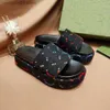 2022, zapatillas, sandalias, verano, moda plana, playa, hombre, mujer, zapatilla de cabeza grande, letras de arcoíris, cuña de arcoíris ligera para mujer T230706