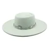 女性のための白いフェドーラス帽子9.5cmビッグブリム新しいフォーマルな教会ウェディングキャップconcaveフラットダービー帽子