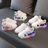 Baskets enfants Chaussures LED AUTOM LUMINÉ LIMENT CASSURÉ MODE BESSAGE BÉBÉ BÉBÉ GARPS GARMES SPORT COURANT SOFF BOTTER KIDS Sneakers 230705