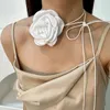 Girocollo E0BE Collana di fiori Elegante colletto floreale realizzato a mano Gioielli per feste Materiale di stoffa Regalo per donne e ragazze