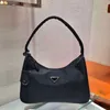 Borsetta Svendita all'ingrosso Famiglia Hobo Borsa ascellare Piccolo e versatile Tessuto da club Tenuto in mano Una spalla Donna di mezza età