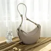 Prachtige luxe handtassen voor dames designer tassen halve maan onderscheidende elegante rondingen sacoche veelzijdige draagbare pure kleur schoudertassen bruin