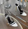 レディース10.5cmの高さ10.5cmメタルロックワンワードストラップサンダルレザーハードウェアジュエリー女性靴春/夏のブティックストラップボックス