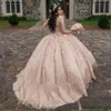 2023 Sexy Quinceanera Vestidos de Baile 3D Flores Florais Rosa Ouro Lantejoulas Lantejoulas Lantejoulas Pescoço Jóia Contas de Cristal 16 Tule Longo Fofado Vestidos de Baile de Festa Tamanho Grande