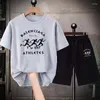 Träningsoveraller för män Sommar Lyx träningsoverall Set Kortärmad T-shirt Shorts 2 Styck Outfit Y2K Streetwear Man Björn Hund Bokstavstryck kostym