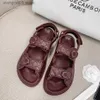 Designer C Sandals Zomer hete strandschoen Kleine geurige leer dik Soled Soled Shoes Dames Dragen Open teen mode in de zomercaligae beste kwaliteit pakket vracht T230706